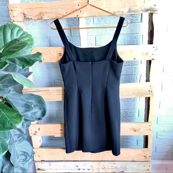 h:ours Black Front Zipper Mini Dress - Picture 4 of 5